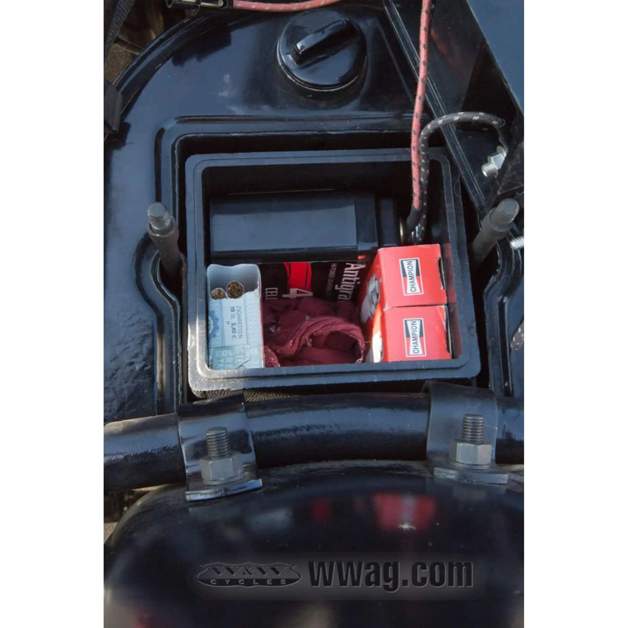 Bates BattBoy Battery Box For Modern Gel Or Li-Ion Batteries Fits OEM-style Harley-Davidson Horseshoe Oil Tanks - Image 6