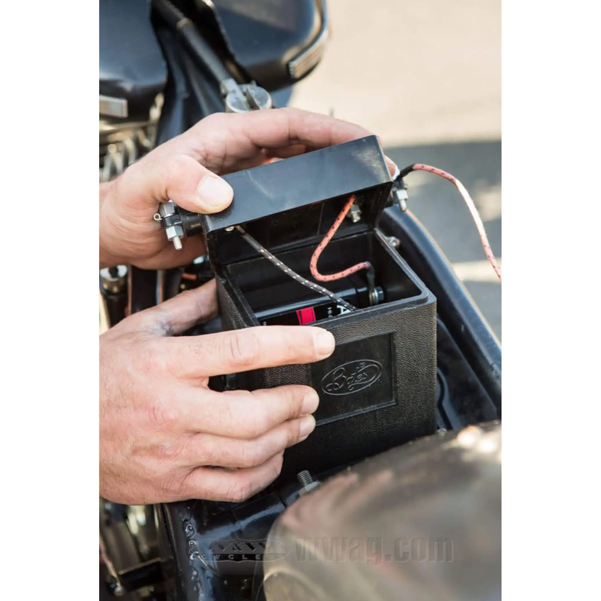 Bates BattBoy Battery Box For Modern Gel Or Li-Ion Batteries Fits OEM-style Harley-Davidson Horseshoe Oil Tanks - Image 5